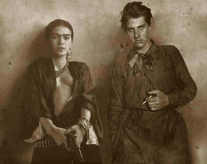 Frida Kahlo und Wladimir Mjakowski wurden nie gemeinsam fotografiert. Durch die Nachbearbeitung wurde diese Illusion erzeugt.